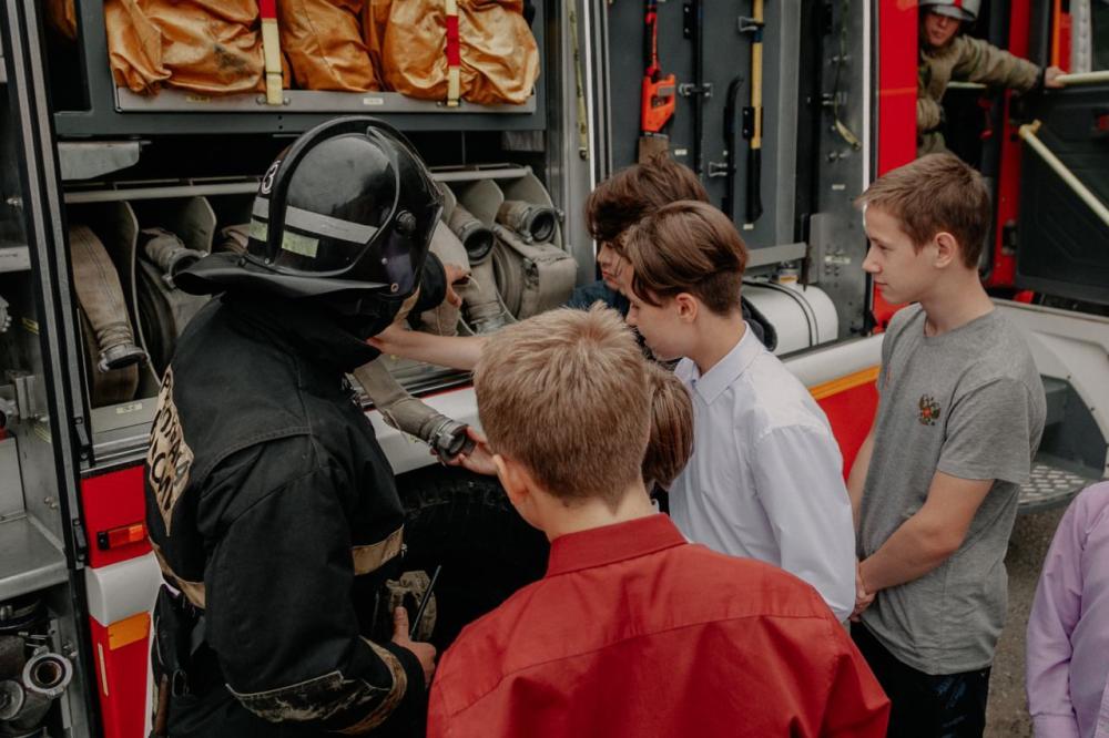Осенняя серия «Уроков пожарной безопасности «Будь готов с Мишей» завершились организованной эвакуацией в школе «Траектория»