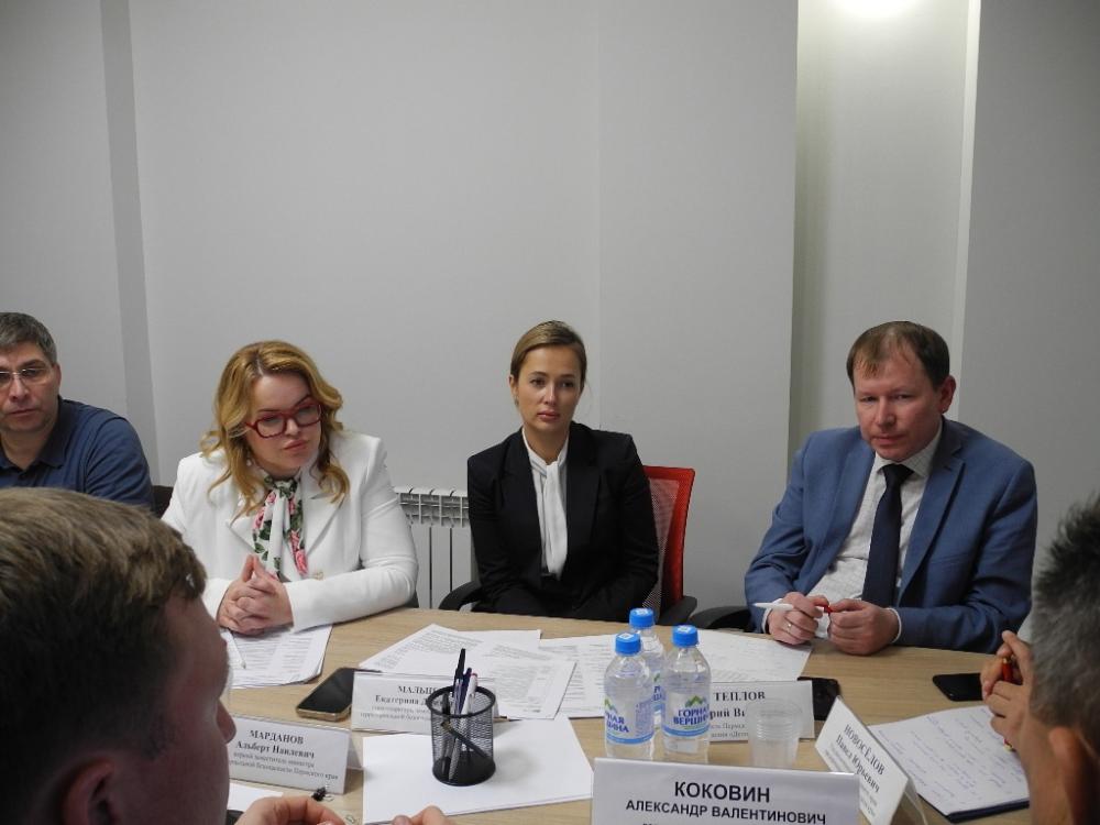 Павел Новосёлов провел совещание по вопросу организации работы крупных предприятий и частного бизнеса в условиях частичной мобилизации